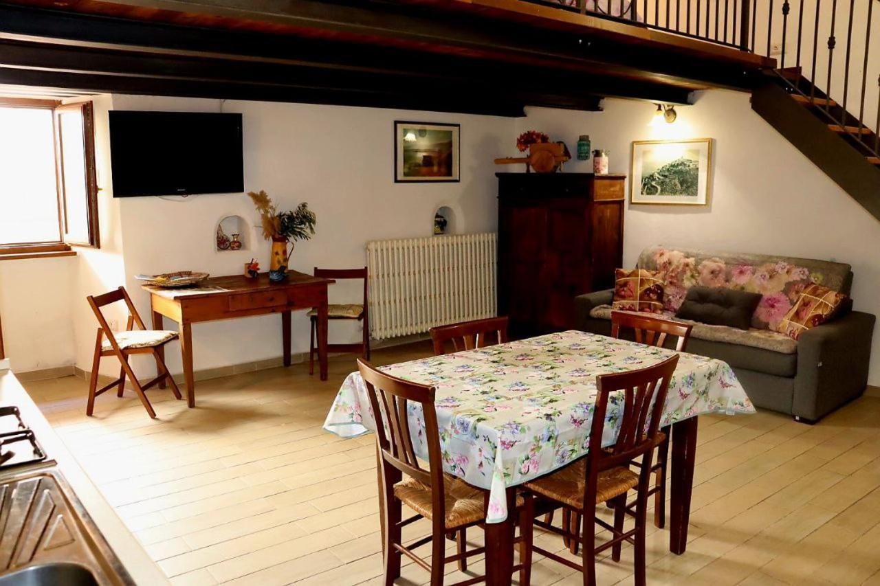 Twins' Historical Apartment Треві Екстер'єр фото