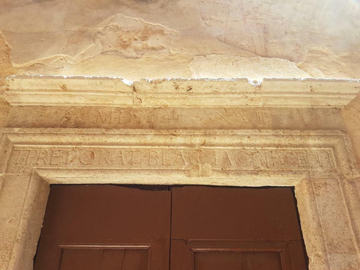 Twins' Historical Apartment Треві Екстер'єр фото